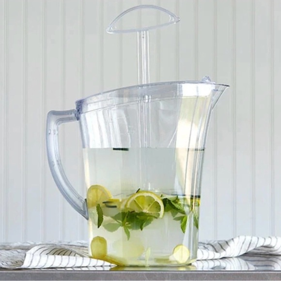 Pampered Chef Transparent Beverage Pitcher with Lid - Picture 4 of 10